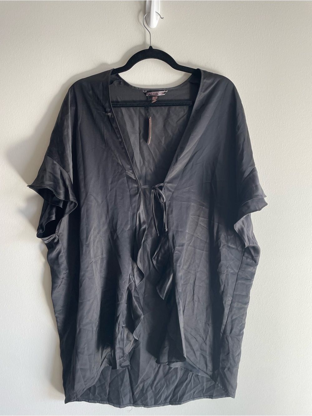 Victoria's Secret black satin short flutter sleeve robe tie front kimono pj